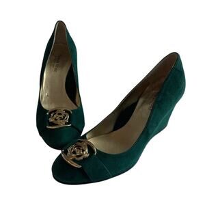 Taryn Rose Wedge Heel Kelly Green Suede Gold Metal Detail Women's Size 6.5